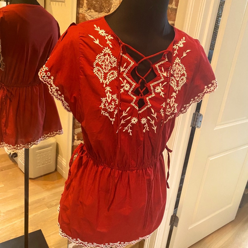 Gorgeous detailed short sleeve cinched waist